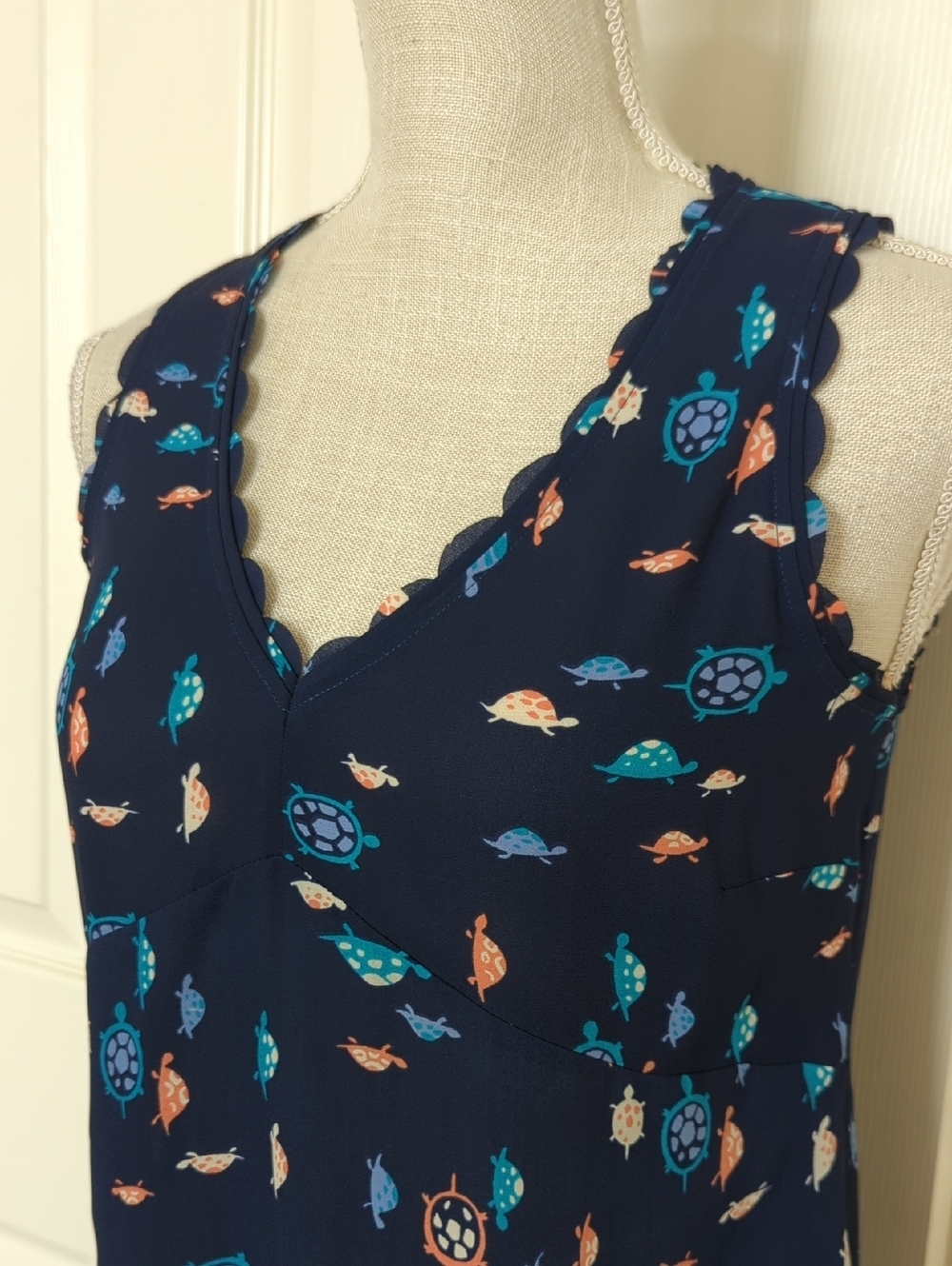 Maeve Anthropologie Navy Scalloped TankTop with Turtle Pattern - Picture 3 of 7